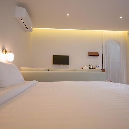 Ploen Pirom Hotel Bangkok Bagian luar foto