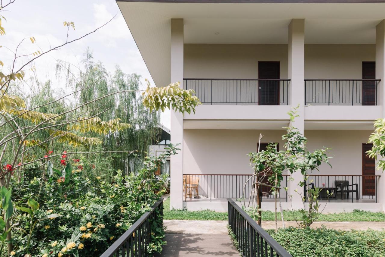 Ploen Pirom Hotel Bangkok Bagian luar foto