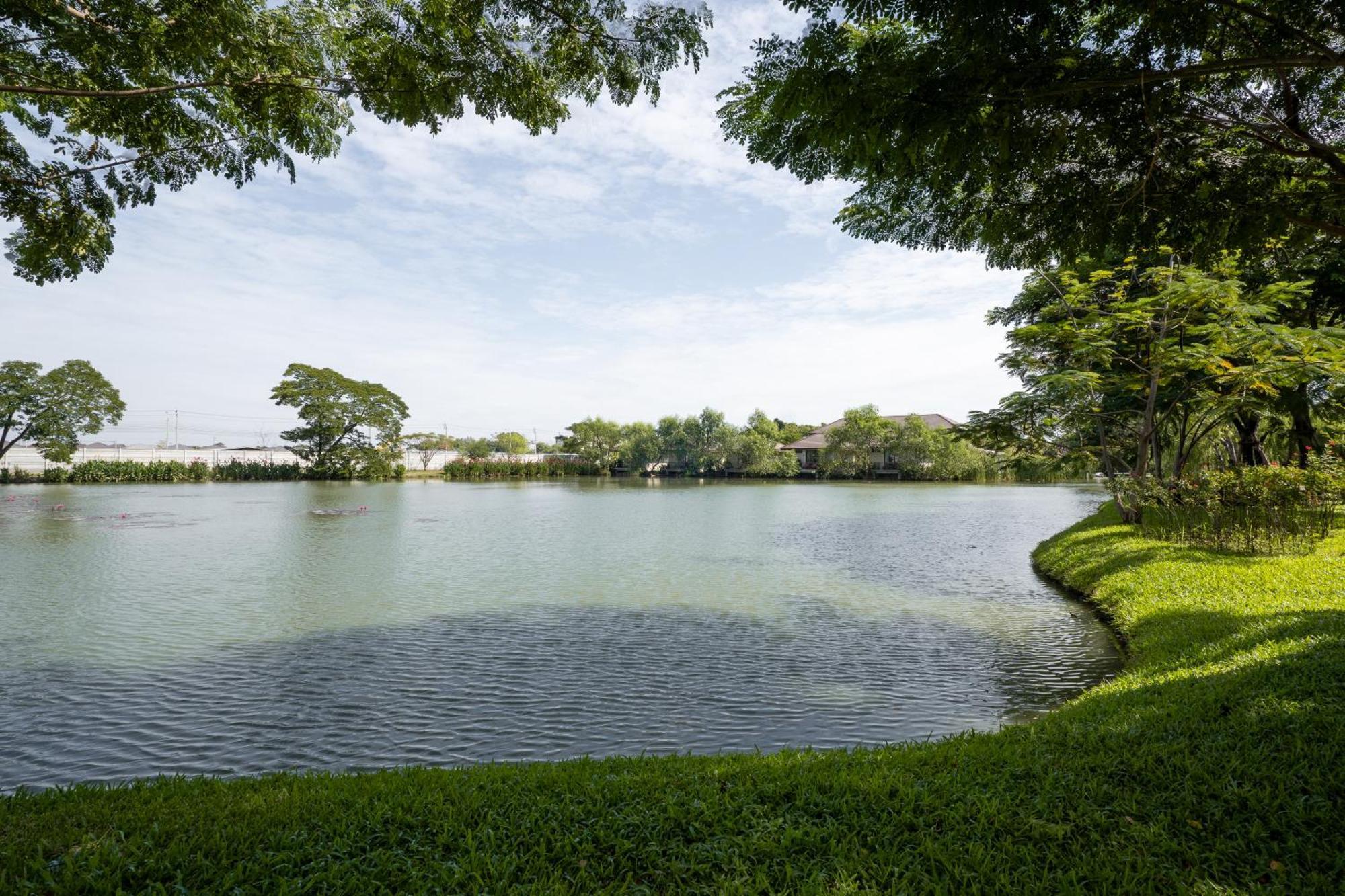 Ploen Pirom Hotel Bangkok Bagian luar foto