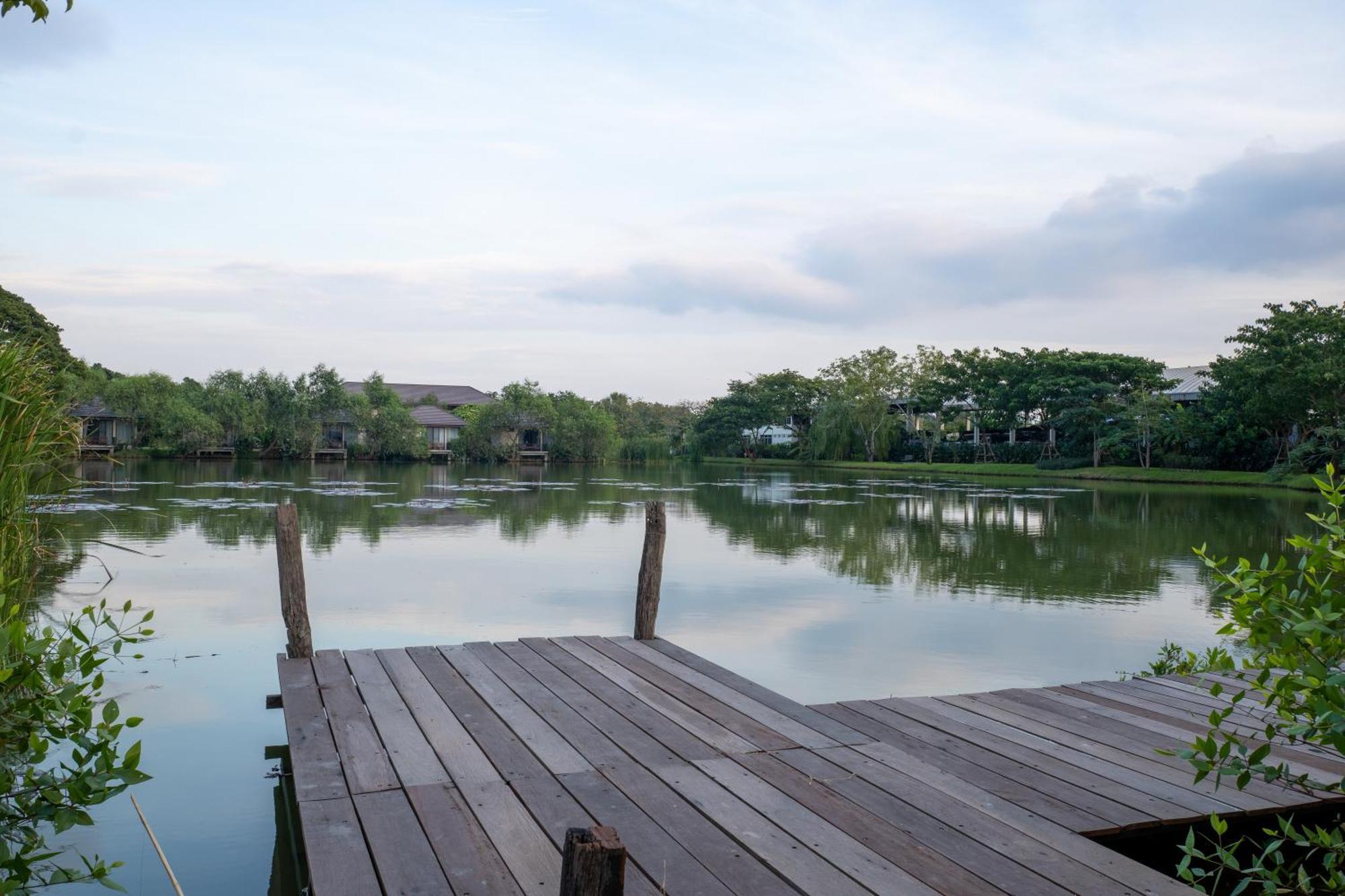 Ploen Pirom Hotel Bangkok Bagian luar foto
