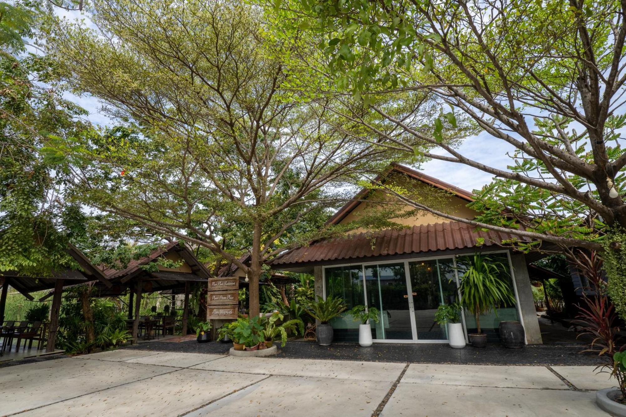 Ploen Pirom Hotel Bangkok Bagian luar foto