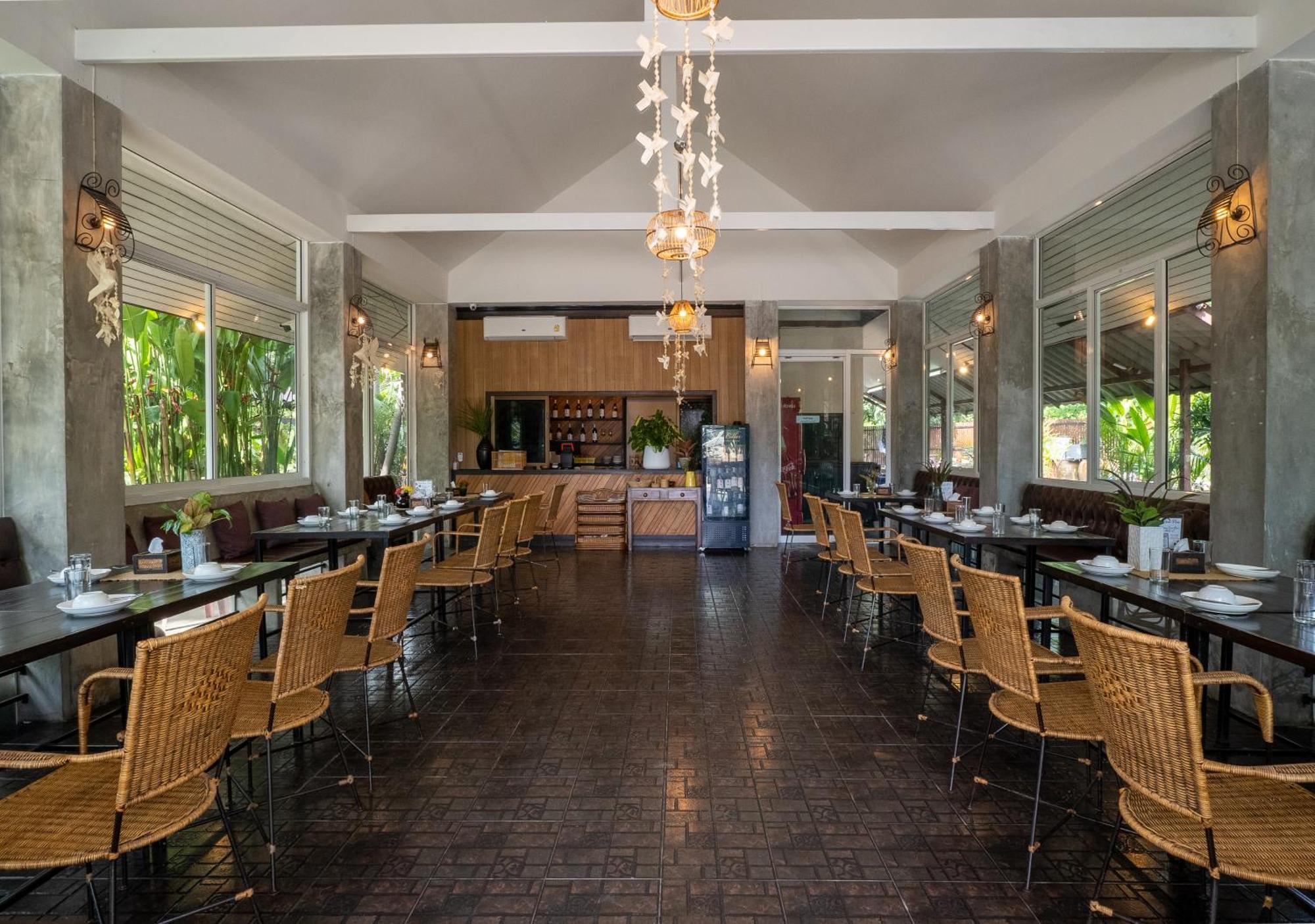 Ploen Pirom Hotel Bangkok Bagian luar foto