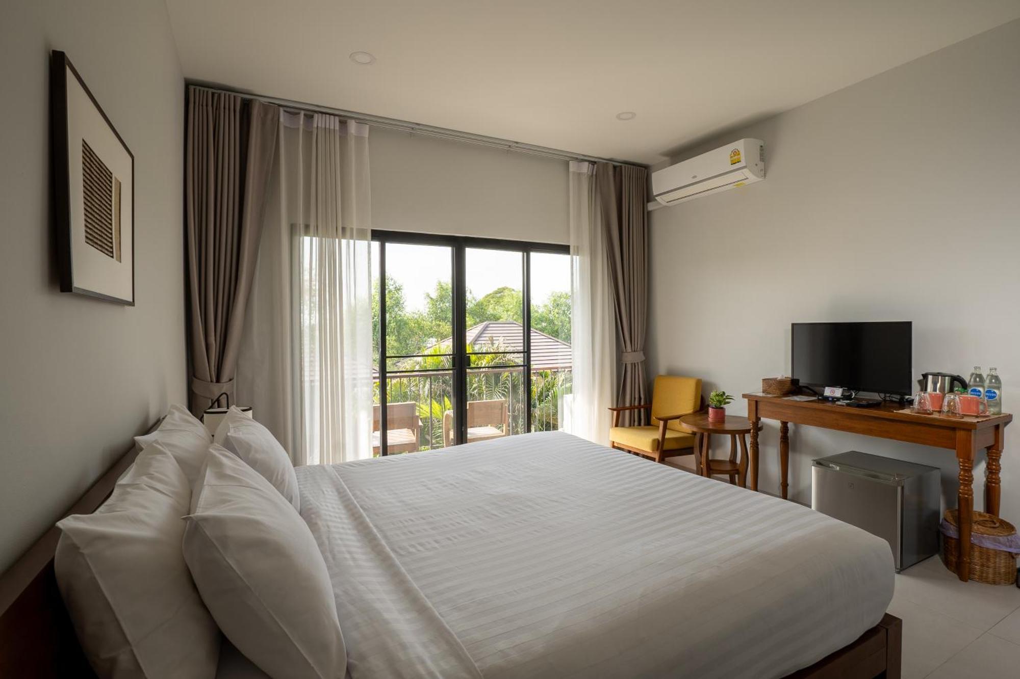 Ploen Pirom Hotel Bangkok Bagian luar foto