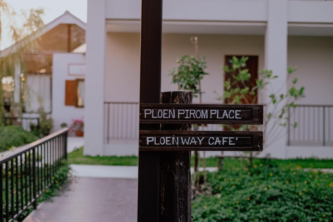 Ploen Pirom Hotel Bangkok Bagian luar foto